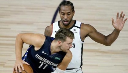  东契奇超远三分绝杀独行侠险胜开拓者