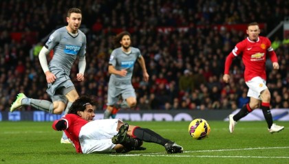  纽卡斯尔联爆冷门，喜鹊军团客场掀翻豪门