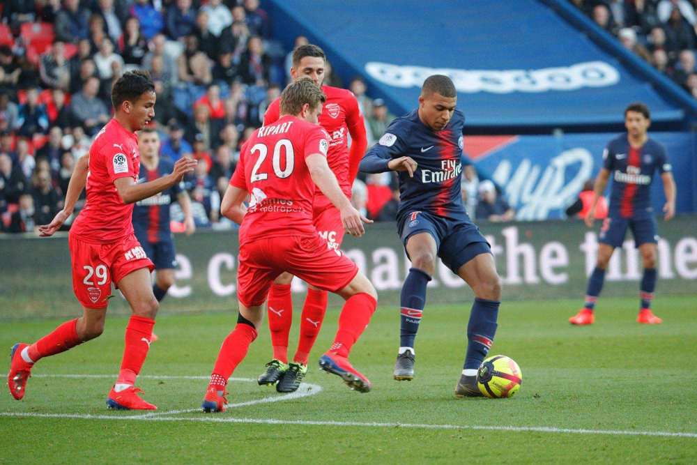  法甲新军崛起，洛里昂主场爆冷取胜  