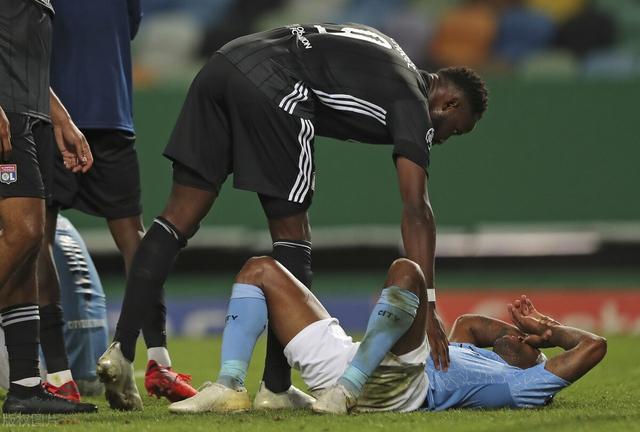  索肖边锋速度制霸，单骑闯关上演帽子戏法